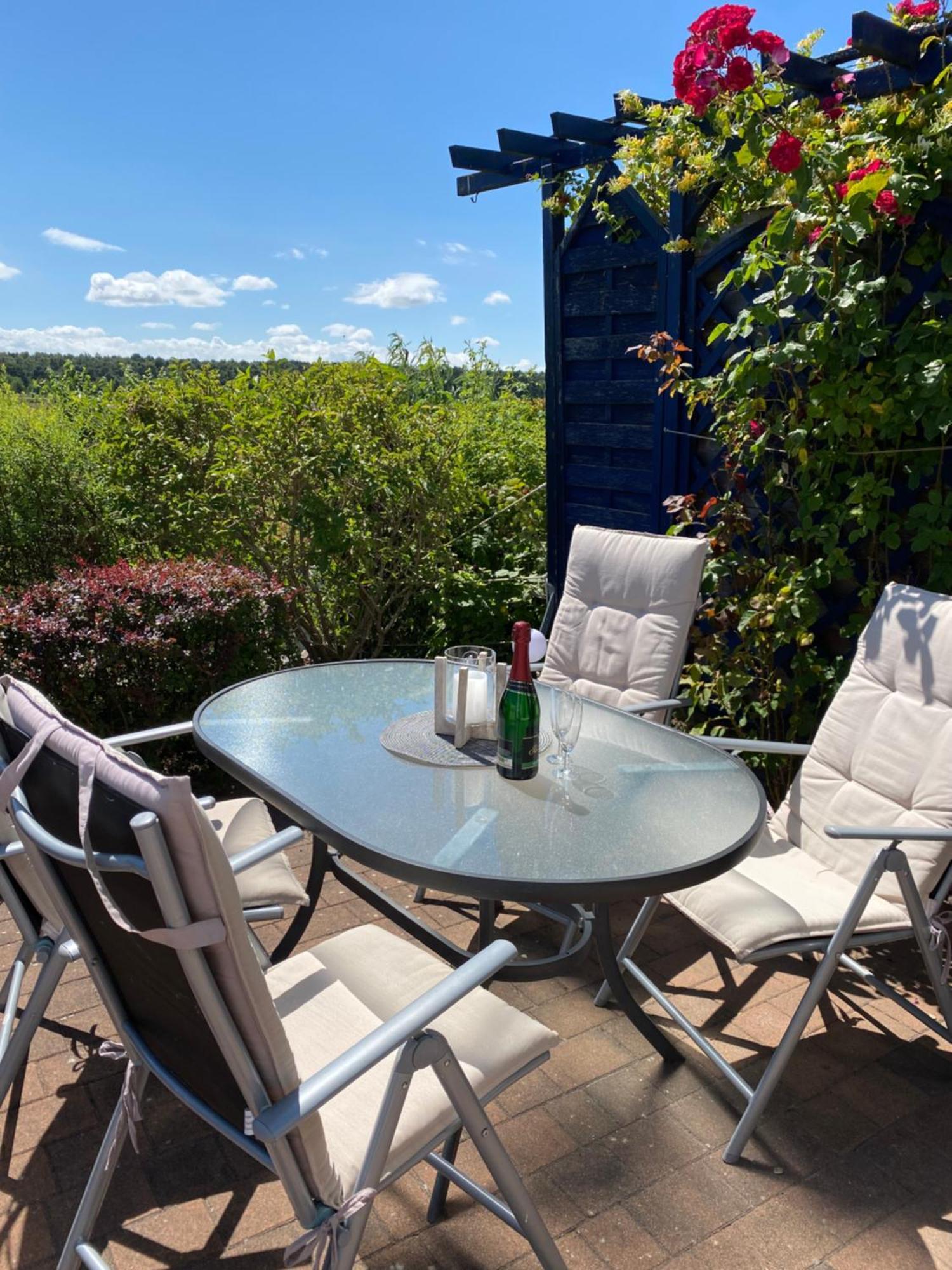 Schoenes Appartment Mit Fernblick Глове Екстериор снимка
